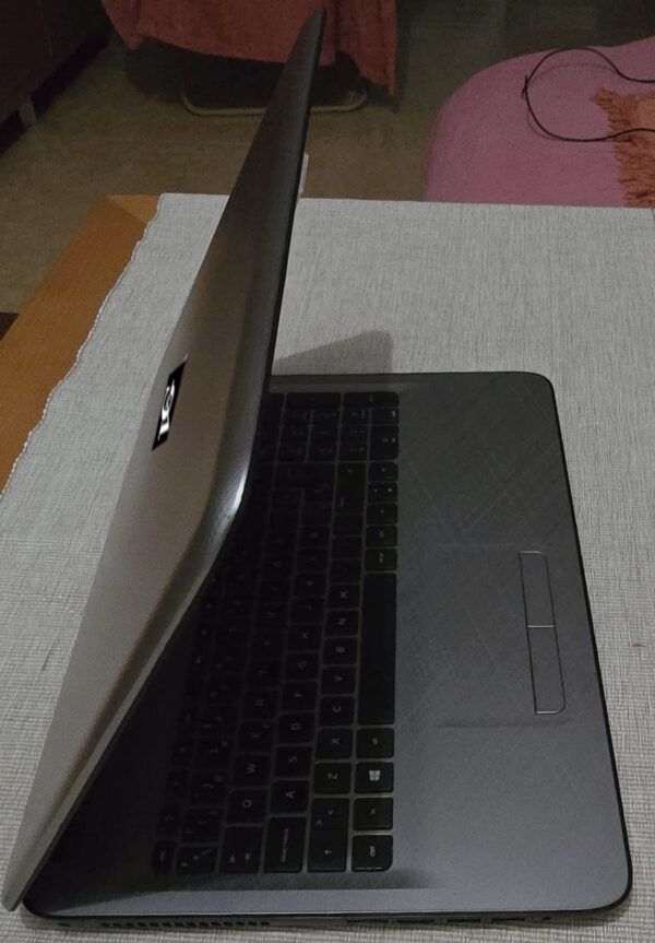 WhatsApp Image 2026-05-07 at 00.31.57 HP 240 G8 14" Core i5 1 GHz